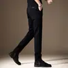 Pantalones casuales color caqui de alta gama italianos para hombre, nuevos pantalones rectos versátiles de corte slim para otoño e invierno 2026, de negocios