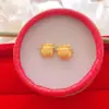 Nuevos pendientes chapados en oro para mujer, joyería de moda de gran venta, pendientes pequeños sencillos, una variedad de pendientes con estampado de flores, fábrica al por mayor