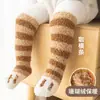 Meias compridas para bebê recém-nascido outono e inverno espessas quentes para interior bebê meias acima do joelho inverno forradas com fleece coral alta