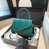 Bolsa Feminina 2025 Nova Bolsa Transversal Nicho Pasta Pequena Quadrada Elegante Versátil Fashion Bolsa de Ombro Estampa Crocodilo Bolsa Baguete