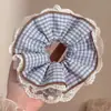 Diadema de lazo de encaje de moda, banda para el cabello extragrande estilo coreano, delicado patrón floral, perfecta para crear un peinado de moño