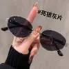 Gafas de Sol Ovaladas de Metal Estilo Hong Kong Old Money Retro para Mujer Moda de Alta Gama Estilo Callejero Adelgazantes Versátiles