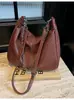 2026 Nova Bolsa de Ombro Única Retro de Grande Capacidade para o Dia a Dia Moda Versátil Casual Design de Nicho Bolsa Transversal com Corrente