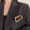 Broche Geométrico Irregular Ovalado Exquisito Europeo y Americano Hueco de Gama Alta Simple Moda Pin para Traje de Chaqueta
