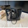 Bolsa Simples Feminina de Grande Capacidade Bolsa Feminina 2025 Verão Novo Moda Tendência Versátil Bolsa de Ombro Bolsa Tote Celebridade da Internet