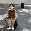 Conjunto de Roupas de Outono para Meninos 2026 Novo Estilo Bebê Crianças Primavera Outono Bebê Menino Roupas Estilosas Suéter Colete Conjunto de Três Peças