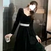 Vestido Negro Pequeño Retro Francés Sentido de Diseño de Lujo Ligero Estilo Hepburn Maduro Ligero Elegante Hermana Real Cintura Adelgazante Cuadrado