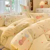 Novo Conjunto de Cama de Veludo de Leite de Quatro Peças para Outono e Inverno, Capa de Edredom Espessa e Quente, Capa de Edredom Cartoon para Dormitório de Estudante de 1,8m para Uso Doméstico