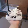 2026 Nuevo Estilo Zapatos de Lona para Bebé Niña Pequeña Zapatos de Caminar Primavera Verano Lindos Dibujos Animados Estilo Coreano Niños Versátiles Zapatos de Concha