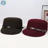 Chapéu de Outono e Inverno Nova Moda Cor Sólida Simples Quente e Confortável Topo Plano com Decoração de Fivela de Cinto Boné de Beisebol Casual Retrô
