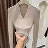 Tricô Gola V Manga Longa Estilo Francês para Mulheres 2026 Outono e Inverno Novo Estilo Suéter Interno Cor Aveia Camada Base Top