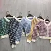 Nuevo Suéter de Punto a Cuadros Ajustado Corto para Mujer Otoño/Invierno 2026 con Mangas Largas y un Diseño Juvenil