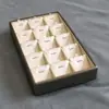 Bandeja Dividida de Quince Compartimentos con Borde Plateado para Varias Categorías de Colgantes, Exhibidor de Mostrador y Bandeja de Almacenamiento para Joyería