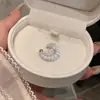 Aretes de Clip de Múltiples Capas con Perlas Estilo Francés para Mujeres Sin Perforaciones, Brazaletes de Oreja Modernos y Sencillos, Aretes de Perlas con un Diseño Único
