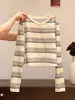 Otoño temprano 2026 nuevo estilo coreano alta inteligencia color contrastante a rayas versátil holgado adelgazante cuello redondo manga larga camiseta A14013
