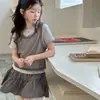 Conjunto de Verão para Meninas 2026 Novo Doce Menina Estilo Coreano Colete Cinza Claro Conjunto de Três Peças Tendência Transfronteiriça