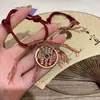 Pulseira de Flor de Ameixa Esculpida com Fio Vermelho Estilo Xiaohongshu, Pulseira da Sorte Feita à Mão com Tecelagem de Corda, Presente para Melhor Amigo