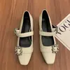 Sapatos Mary Jane Prateados para Mulheres 2026 Primavera Novo Estilo Bico Quadrado Boca Rasa Salto Grosso Tira Única Strass Solado Macio Sapatos para Combinar com Saias