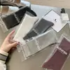 Calcetines para Mujer de Color Sólido de Longitud Media Calcetines para Primavera y Otoño Apilados Estilo Miu Calcetines Grises con Zapatos Pequeños de Cuero de Algodón de Longitud Media