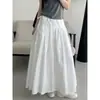Saia Preta Esconde-Gordura de Verão 2025 Design de Verão Feminino Cintura Alta Cordão Comprimento Médio Saia Evasê Saia Plissada