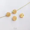 Retención de Color Fuerte Chapado en Cobre con Oro Real, Diseño Tallado Hueco Mate con las Palabras Ruyi, Xifu, Jile, Cuentas Espaciadoras, Bola de Flor Accesorios para Pulsera DIY