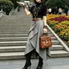 26688, una nueva colección de otoño 2026 de Da Ai Mei Yi Yuan: Camiseta de color liso de moda, corte ajustado, y falda midi asimétrica, diseñados para crear un efecto adelgazante para mujeres