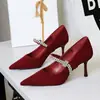 Modelo de Zapato Único 8837-A1 (Este modelo está agotado y no se repondrá)