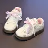Zapatos Casuales de Peluche Lindos para Niños 2026 Otoño Nuevos Zapatos Blancos para Niñas Tallas Medianas y Grandes Moda Versátil Zapatos Deportivos