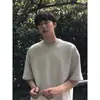 Camiseta Casual Versátil Negra Estilo Retro Americano para Hombre, Ajuste Delgado Pesado, Manga Corta con Cuello Pequeño y Hombro Normal, Mangas de Tres Cuartos