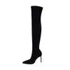 Botas de cano alto europeias e americanas para mulheres, nova coleção outono/inverno 2024, botas de tubo alto, bico fino, saltos agulha, botas elásticas, efeito emagrecedor