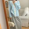 Cardigan de Tricô com Bolso de Pelo Sintético de Vison para Mulheres 2025 Outono e Inverno Novo Estilo Botão Colorido Versátil Casaco Suéter para Mulheres Tendência