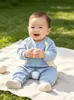 Nuevo enterizo de estilo primavera y otoño para niños y niñas, con bordado de letras, patchwork estiloso, corte holgado, simple y versátil para salir