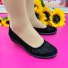 Zapatos de enfermera de verano, transpirables, con agujeros y sin mal olor, con tacón plano, de tela antigua de Beijing, negros, de suela suave, cómodos, para mujer, zapatos de trabajo