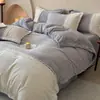 Juego de Ropa de Cama de Felpa de Leche de Lujo de Gama Alta de Cuatro Piezas Doble Cara Engrosado Cálido Estilo Sábana Funda de Edredón de Franela de Coral