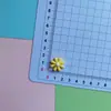 Acessórios de resina diy flor de cinco pétalas arredondada superfície brilhante simples fresco elegante pequena flor brincos de tarraxa acessórios para cabelo acessórios