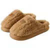 Chinelos de algodão de inverno femininos 2026 novo estilo para casa, chinelos de pelúcia com sola grossa, com toque macio e acolchoado, estilo masculino para o inverno