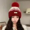 Chapéu de tricô quente estilo coreano que cobre as orelhas, chapéu de inverno para mulheres, com pompom de pele de coelho, adequado para cabeças maiores, chapéu versátil de puxar