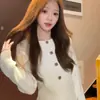 Suéter de Punto Acanalado de Cuello Redondo Suave Estilo Coreano para Mujer Otoño Invierno Adelgazante Botones Decorativos de Longitud Media Manga Larga Suéter Básico