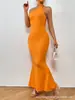 Vestido largo de estilo europeo y americano, transfronterizo, ajustado, de color liso, sin espalda, estilo sirena con abertura, con cuello halter