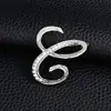 Temperamento de comercio exterior europeo y americano 26 broches de letras inglesas femenina diamante personalidad Joker moda corsage pin masculino accesorios