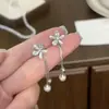 Um Dois Usando Brincos Longos com Franjas de Flor e Pérola Pinos de Prata Estilo Ins Elegante Fresco Versátil