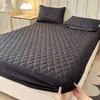 Sábana Bajera Ajustable Impermeable de TPU Acolchada Transfronteriza Hecha a Medida Patrón de Diamantes Amigable con la Piel Cubierta de Cama Acolchada Cepillada Cubierta de Colchón Sábana Bajera Acolchada
