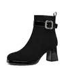 Botas de Cano Curto com Salto Bloco e Fivela de Strass Femininas 2026 Outono/Inverno Bico Quadrado Botas de Cano Curto Foscas Plataforma Impermeável Aumenta Altura Emagrecimento Zíper Lateral Salto Alto