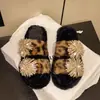 Pantuflas de felpa de moda para otoño e invierno al aire libre con estampado de leopardo y fuegos artificiales, pantuflas de una tira con pedrería, pantuflas de algodón, pantuflas peludas para mujer