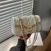 Bolso de Mujer Exquisito y de Alta Gama 2026 Nueva Moda Bolso de Cadena Acolchado Versátil para el Trabajo en Bicicleta Bolso Cuadrado Pequeño de Hombro Cruzado