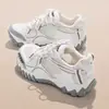 Venta de Liquidación de Grulla Blanca~Zapatillas de Malla Transpirable Feo-Bonito Tipo Papá para Mujer 2026 Verano Suela Gruesa para Adelgazar Pies Zapatillas de Senderismo