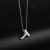 Corrente para Clavícula Versátil Compacta com Alfabeto de 26 Letras em Aço Inoxidável Exquisito Estilo de Luxo Leve Europeu e Americano Nicho Transfronteiriço