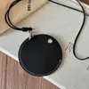 Bolso Pequeño Collar de Cordón de Cuero Sintético Estilo Retro de Hong Kong, Cadena de Suéter Versátil de Media Luna a la Moda, Accesorio de Moda Callejera de Gama Alta para Mujeres
