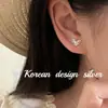 Aretes dulces y frescos, estilo coreano: Aretes de mariposa de plata de ley S925 con circonitas cúbicas de colores, diseño pequeño, delicado y minimalista