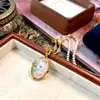 Colgante de Thangka Pintado a Mano de un Zorro de Nueve Colas de Nepal y Tíbet - Collar Terminado
